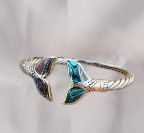 Mystic Abalone Shell Mermaid Tail Bangle – Ocean-Inspired Elegance