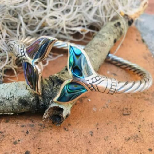 Mystic Abalone Shell Mermaid Tail Bangle – Ocean-Inspired Elegance