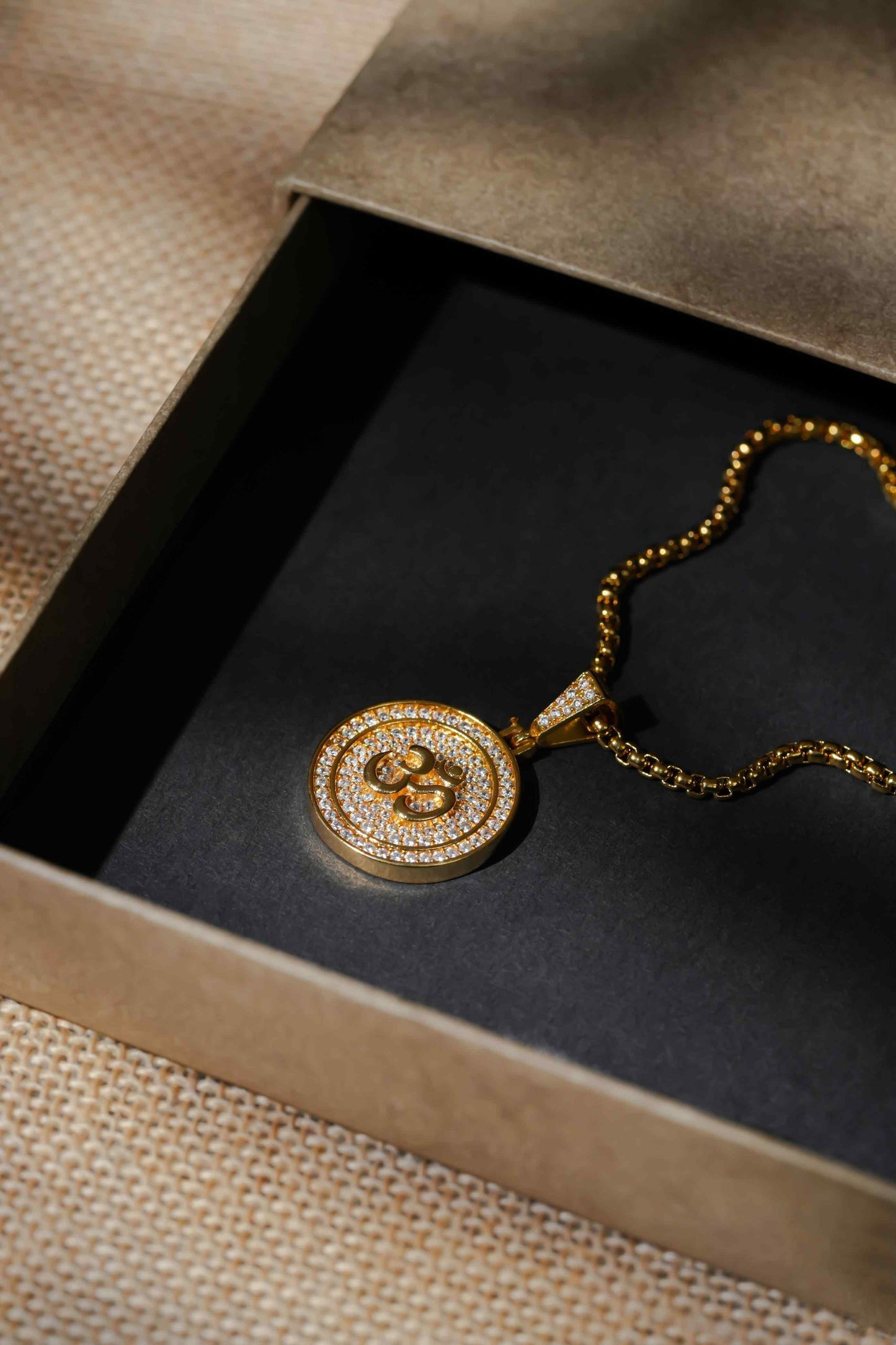 Sacred Om Pendant with Elegant Chain – Spiritual & Stylish